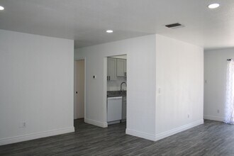 7319 W Pocahontas Ave in Tampa, FL - Building Photo - Building Photo