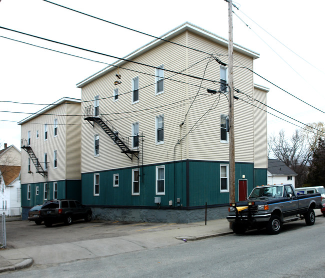 404 2nd Ave in Woonsocket, RI - Foto de edificio - Building Photo