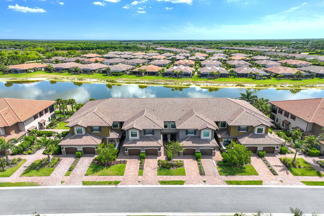 15252 Zeno Wy in Naples, FL - Building Photo