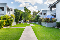 Shadow Ridge Apartments in Scottsdale, AZ - Foto de edificio - Building Photo