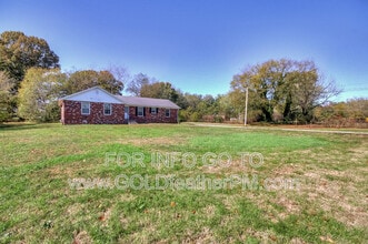 5829 Washington Blvd in Murfreesboro, TN - Foto de edificio - Building Photo