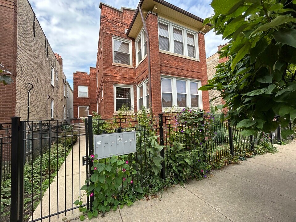 2734 N Campbell Ave in Chicago, IL - Building Photo