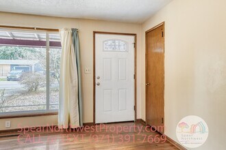 9515 SE Stanley Ave in Milwaukie, OR - Building Photo - Building Photo