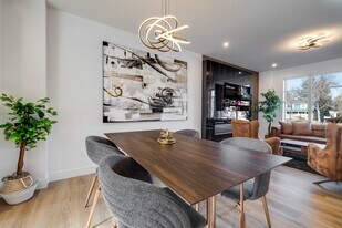 7609-7688 88 Ave NW in Edmonton, AB - Building Photo