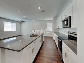 644 N Water St in Henderson, NV - Building Photo - Building Photo