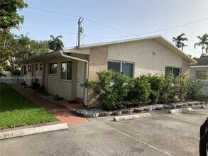 812 NW 2nd St in Hallandale Beach, FL - Foto de edificio - Building Photo