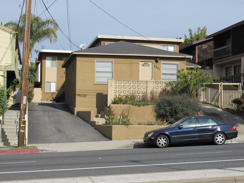 1511 Artesia Blvd in Manhattan Beach, CA - Foto de edificio