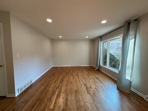 485 Edgeworth Dr in Ada, MI - Foto de edificio - Building Photo