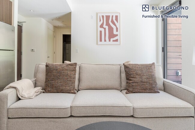 388 Santana Row in San Jose, CA - Building Photo - Building Photo