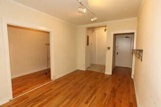 516 W Melrose St in Chicago, IL - Foto de edificio - Building Photo