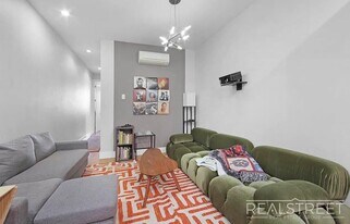 Spacious 3BR Apartment in Prime Bushwick | Skylight, Laundry, Courtyard | No Fee, Unit 1L in Brooklyn, NY - Building Photo