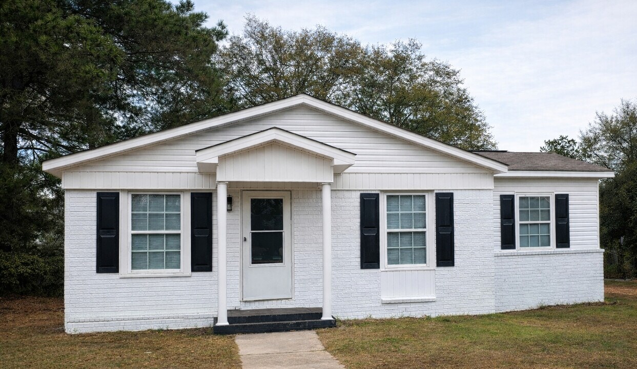 1110 Creekwood Dr in Perry, GA - Building Photo