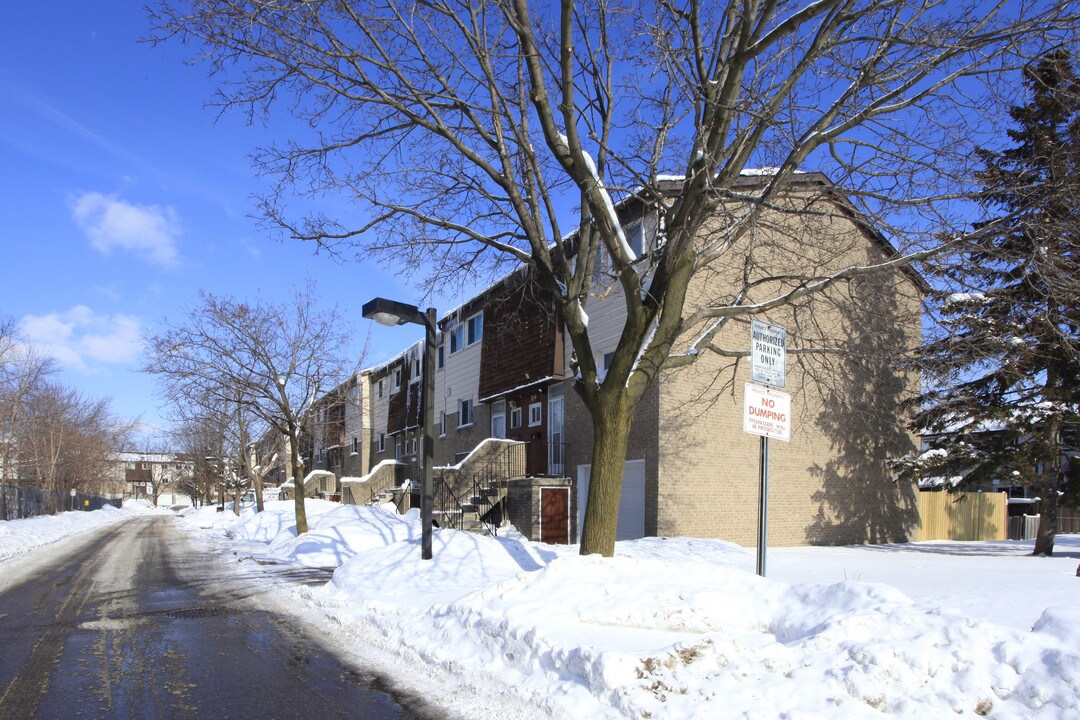 2451 Bridletowne Cir in Toronto, ON - Building Photo