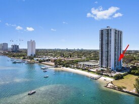 5600 N Flagler Dr, Unit 5060 in West Palm Beach, FL - Building Photo