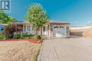 46 Appleby Dr in Brampton, ON - Building Photo