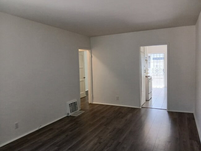 1728 N Hollywood Way, Unit 1728 #A in Burbank, CA - Foto de edificio - Building Photo