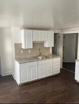 142 Center St in Bridgeport, CT - Building Photo