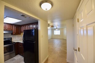 113 B Rhonda Dr in Del Rio, TX - Building Photo