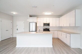 16 Bennett St, Unit 88 in Jersey City, NJ - Foto de edificio - Building Photo