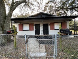 4114 Moncrief Rd in Jacksonville, FL - Building Photo