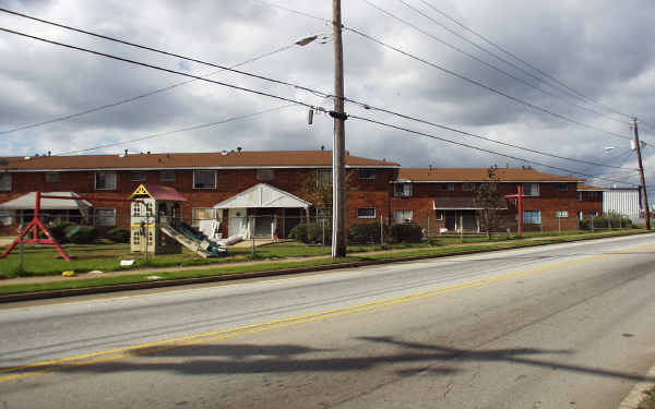 Nadlan Central Avenue Apartments in East Point, GA - Foto de edificio - Building Photo