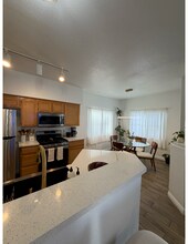 2100 Black Island St, Unit 101 in Las Vegas, NV - Foto de edificio - Building Photo