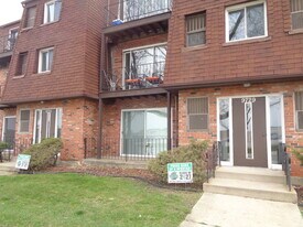 9729 Ridgeland Ave in Oak Lawn, IL - Building Photo