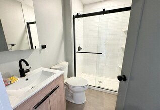 16 Baker Ct, Unit #2 in Boston, MA - Foto de edificio - Building Photo