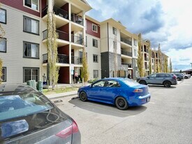 5816 Mullen Pl NW in Edmonton, AB - Building Photo