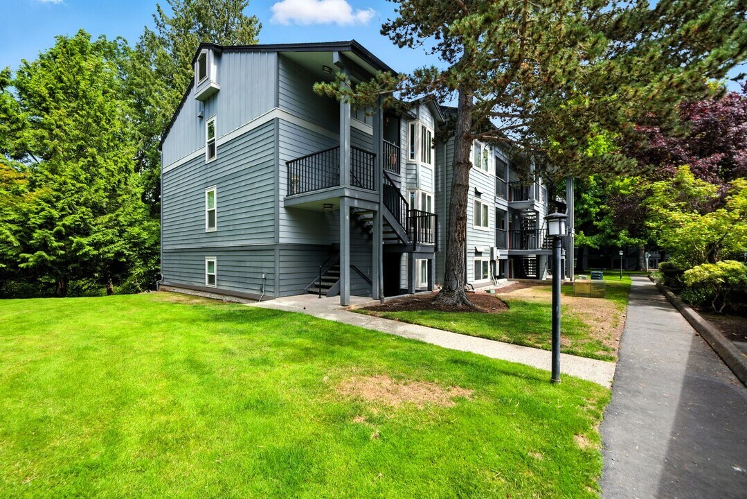 11103 NE 124th Ln in Kirkland, WA - Building Photo