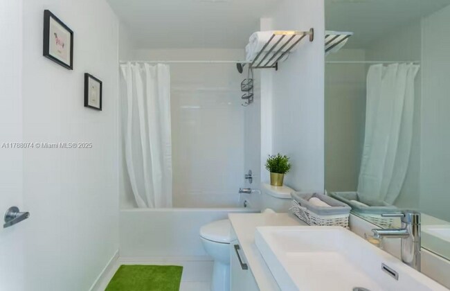 151 SE 1st St, Unit 1807 in Miami, FL - Building Photo - Building Photo