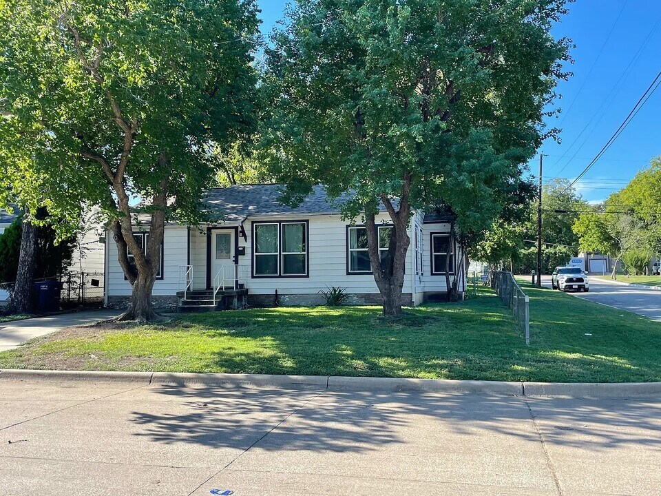 4300 Valentine St in Fort Worth, TX - Building Photo