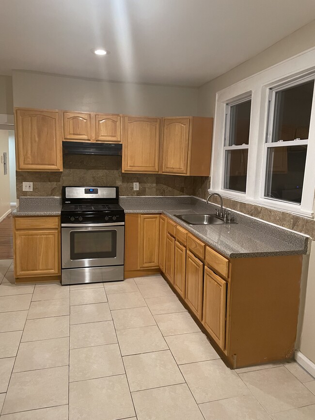 279 Jelliff Ave, Unit Floor 3