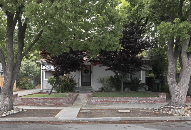 1227-1229 Junipero Ave in Redwood City, CA - Foto de edificio - Building Photo