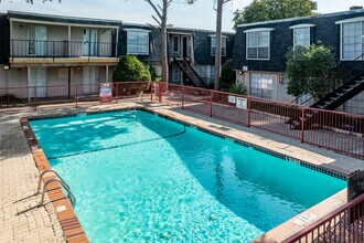Santa Fe Trails Apartments in Dallas, TX - Building Photo - Interior Photo