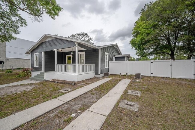 1202 E Giddens Ave in Tampa, FL - Building Photo - Building Photo