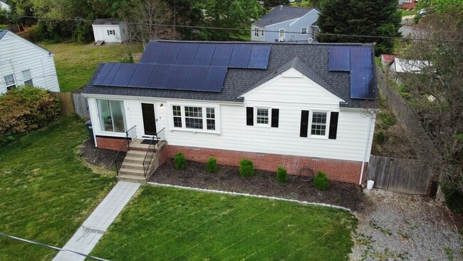 1124 Bridle Ln