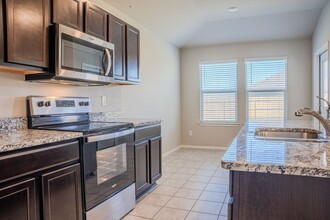 5103 Karen Grn Dr in Killeen, TX - Foto de edificio - Building Photo