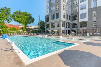 The Sloan at LoSo in Charlotte, NC - Foto de edificio - Building Photo