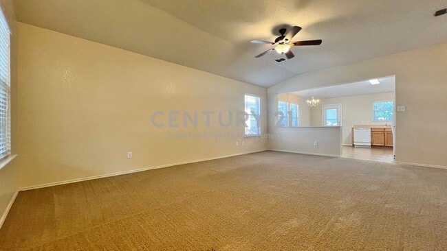 10044 Cougar Tr in Fort Worth, TX - Foto de edificio - Building Photo
