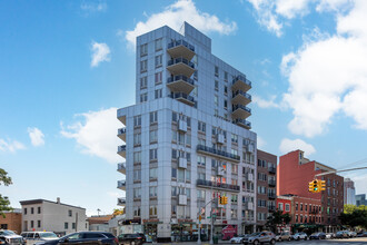 1050 Jackson Ave in Long Island City, NY - Building Photo - Building Photo