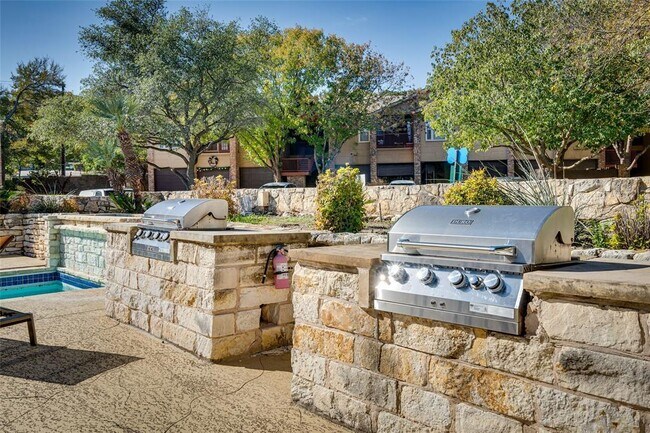 6804 N Capital of Texas Hwy in Austin, TX - Foto de edificio - Building Photo