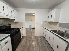 2631 NW 25th St in Fort Lauderdale, FL - Foto de edificio - Building Photo