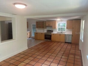 930 NE 12th Ave in Gainesville, FL - Building Photo - Building Photo