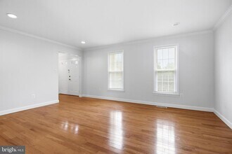 14301 Perrywood Dr in Burtonsville, MD - Foto de edificio - Building Photo