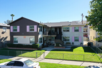 20610 Hartland St in Canoga Park, CA - Building Photo - Primary Photo