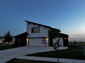 198 Pioneer Crossing Blvd in Manhattan, MT - Building Photo - Building Photo