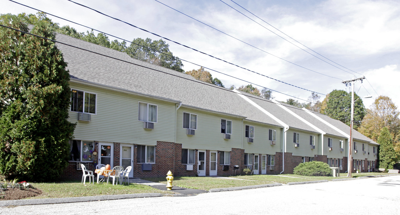 Reservoir Manor- 10 in Seymour, CT - Building Photo