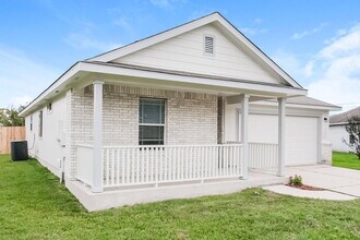 105 Lucy Cove in Hutto, TX - Foto de edificio - Building Photo