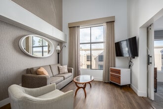 Sunrise Station in Rancho Cordova, CA - Foto de edificio - Interior Photo